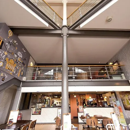 Yha Hostel *